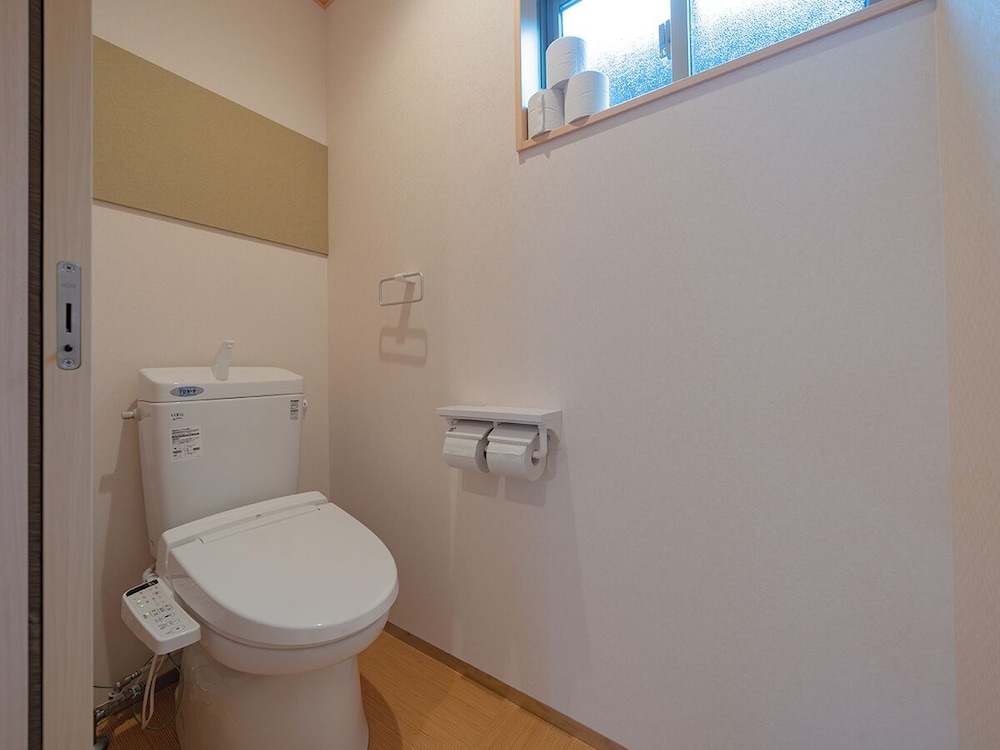 Basic Apartment photo 3