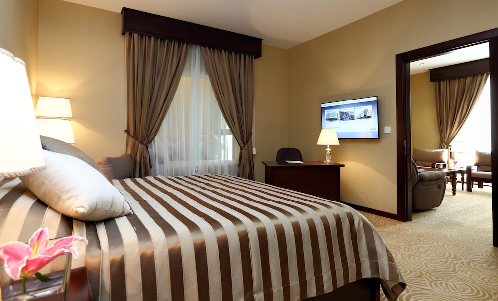 Royal Suite - Photo 2