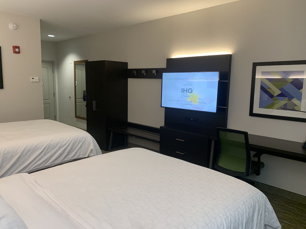 Suite, Multiple Beds (Add Living Area) - Photo 2
