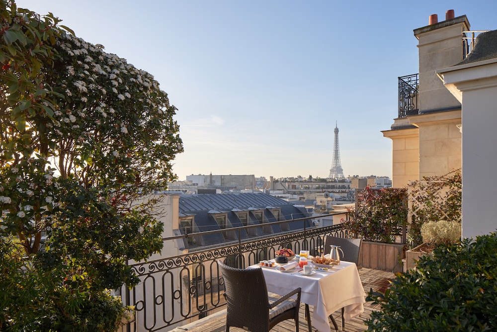 Suite Parisienne Terrasse Tour Eiffel - Arc de Triomphe Suite Parisienne Terrasse Tour Eiffel - Arc de Triomphe