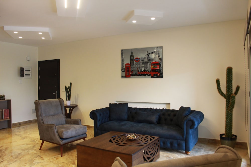 Royal Suite photo 2