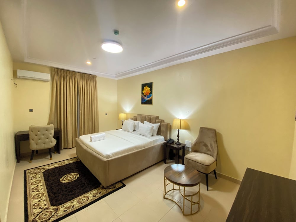Classic Double Room, 1 King Bed, Private Bathroom, City View