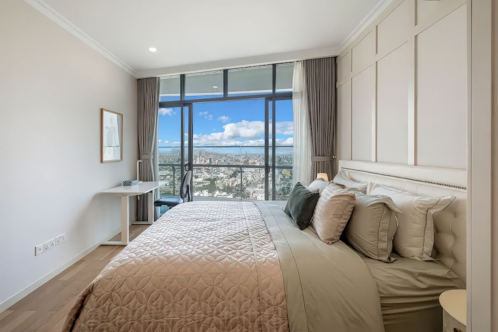 Superior Apartment, 3 Bedrooms, Kitchen, City View