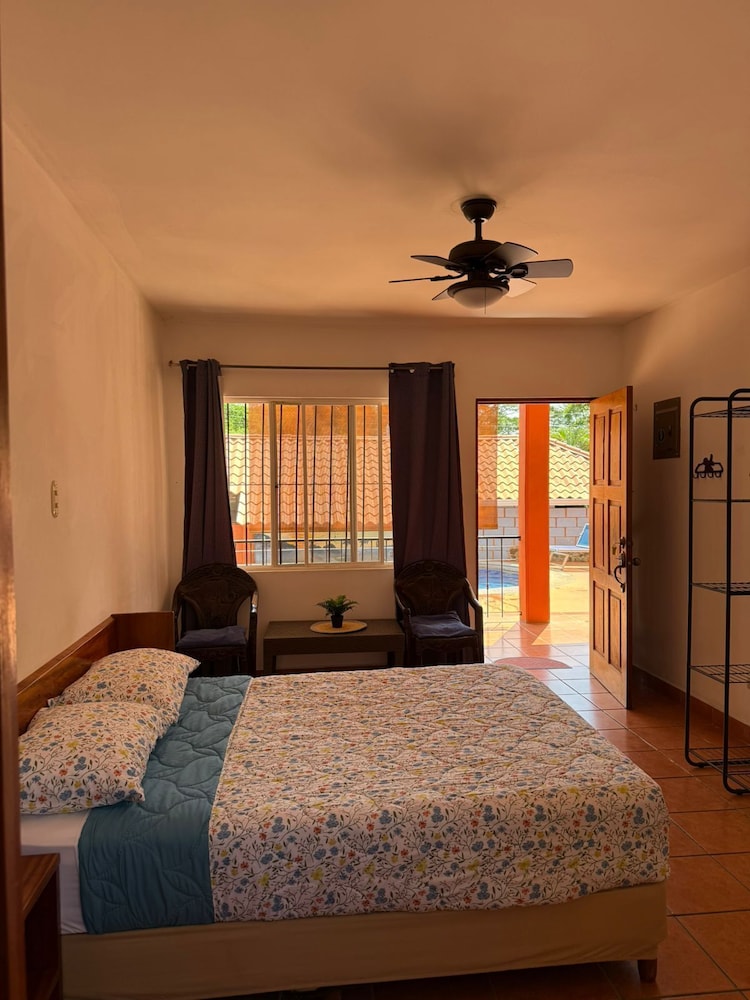 Comfort Room, Pool View