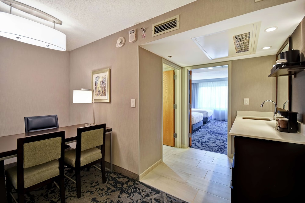 Premium Suite, 2 Double Beds, Accessible (Hearing) - Photo 5