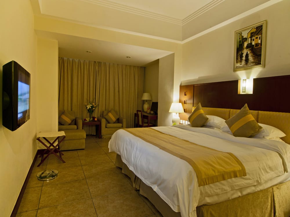 Deluxe King Room photo 1