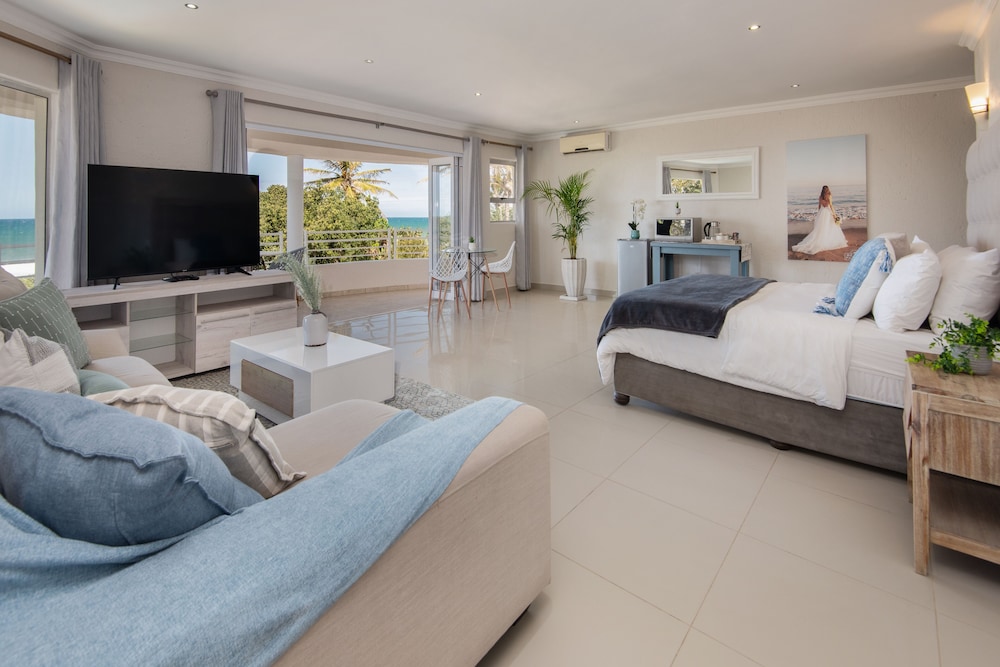 Honeymoon Suite - Photo 1