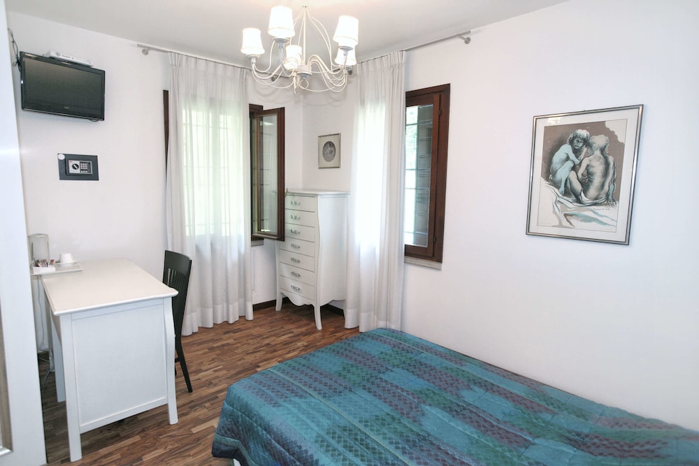 Single Room photo 1