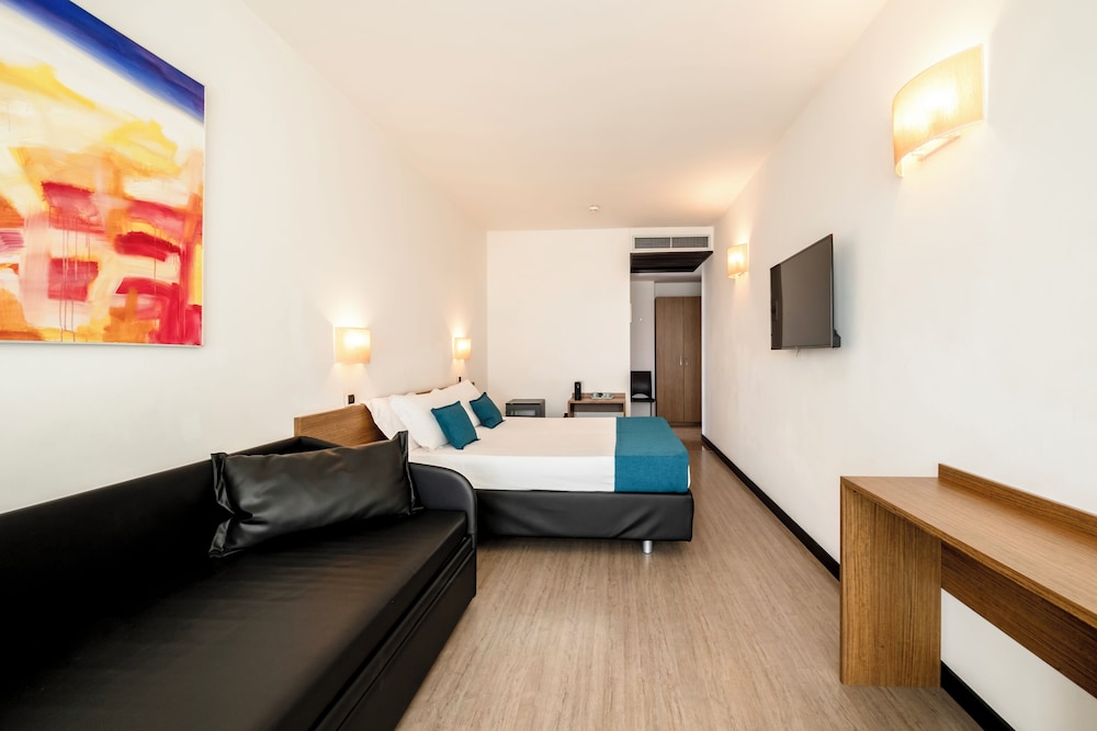 Junior Suite, 1 Queen Bed with Sofa bed photo 2