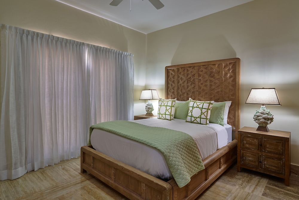 Family Deluxe Room 2 Queens beds