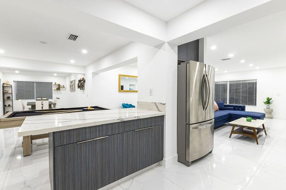 Fresh Luxe Villa w Heated Pool Grill Chill Spots, Billede 32