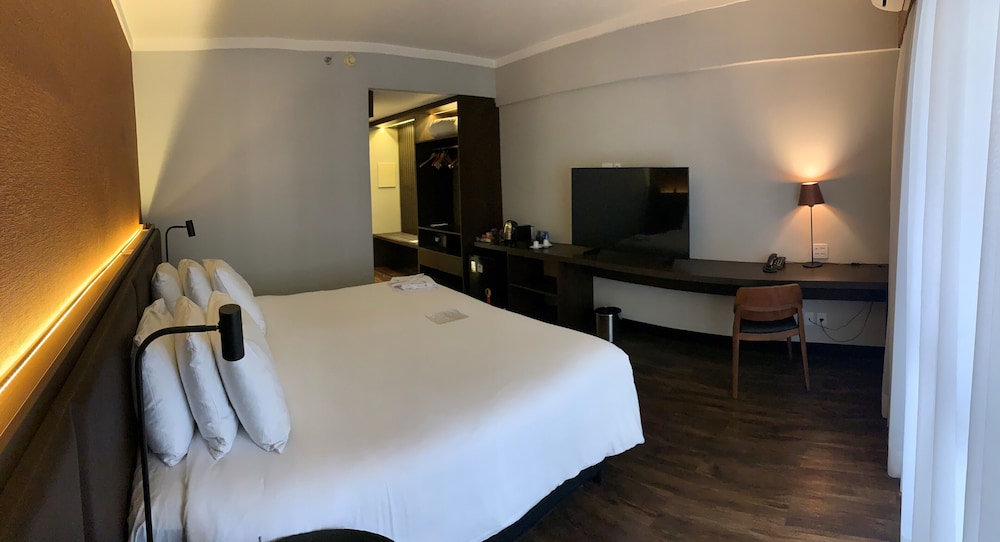 Executive Suite, 1 King Bed - Photo 2