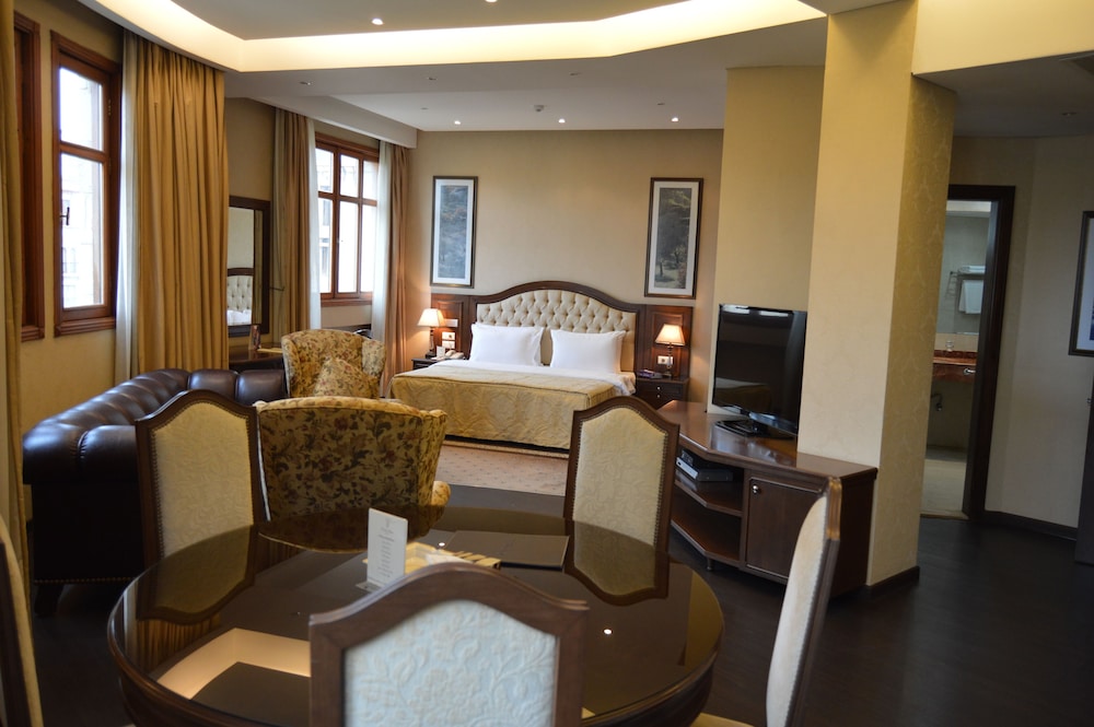 Deluxe Suite photo 1