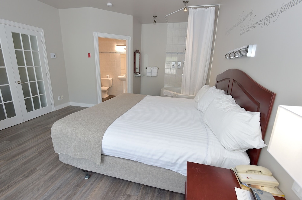 Pavilion Section | Family Apartment, Multiple Beds, Balcony, Courtyard View