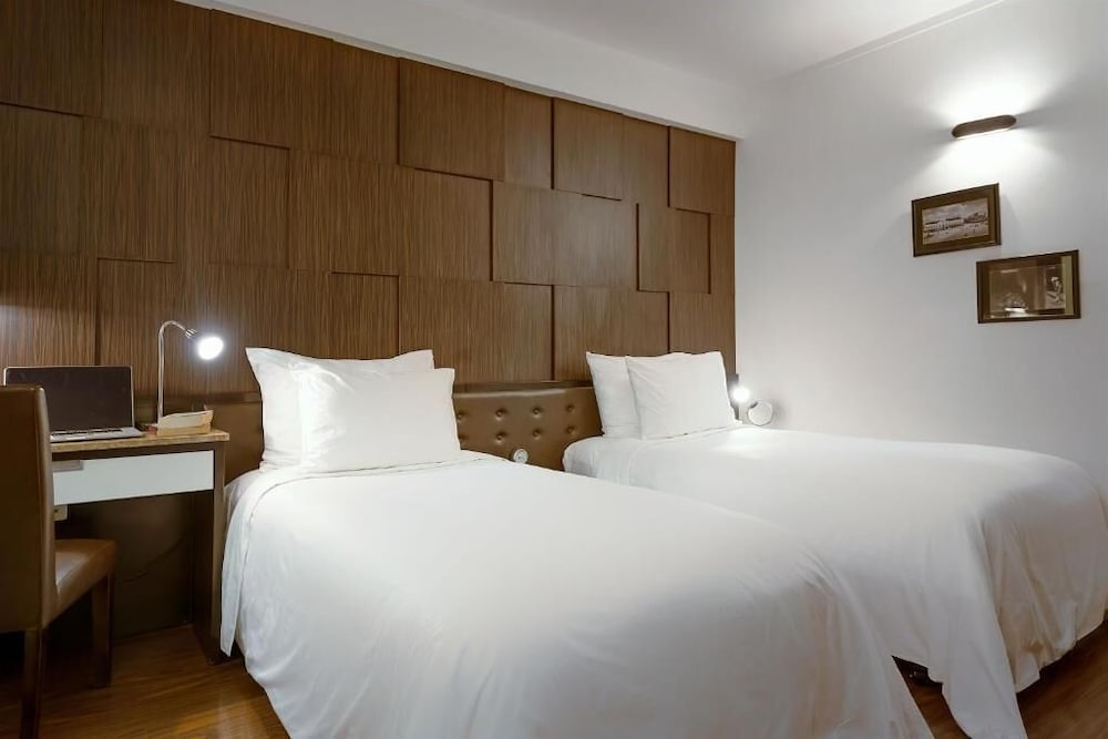Standard Double or Twin Room - No Window photo 2