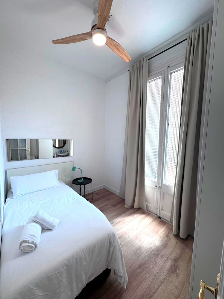 Basic Single Room, City View photo 3