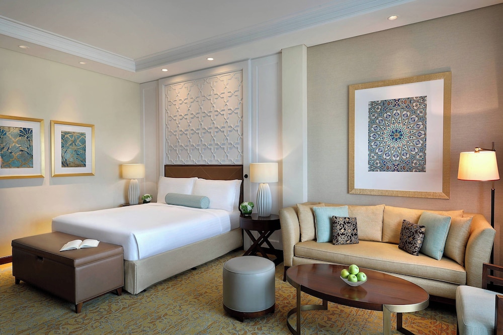 Club Room, 1 King Bed - Photo 1