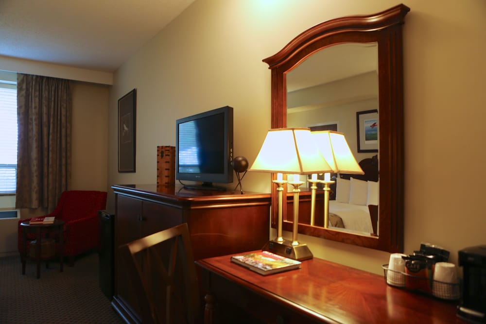 Deluxe Room, 1 Queen Bed, Non Smoking photo 2