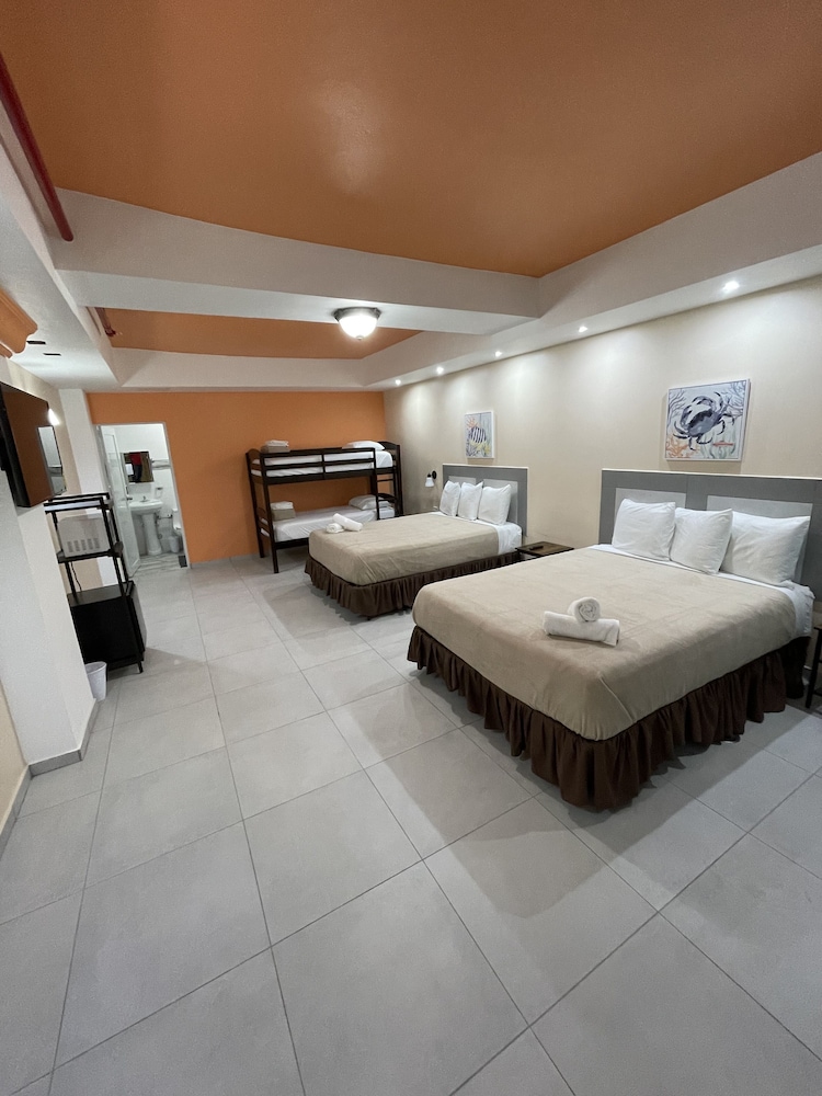 Family Room, 1 Bedroom photo 1