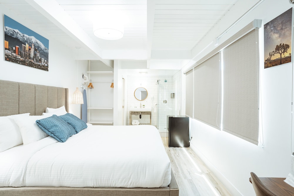 Deluxe Room, 1 King Bed, Non Smoking - Photo 10