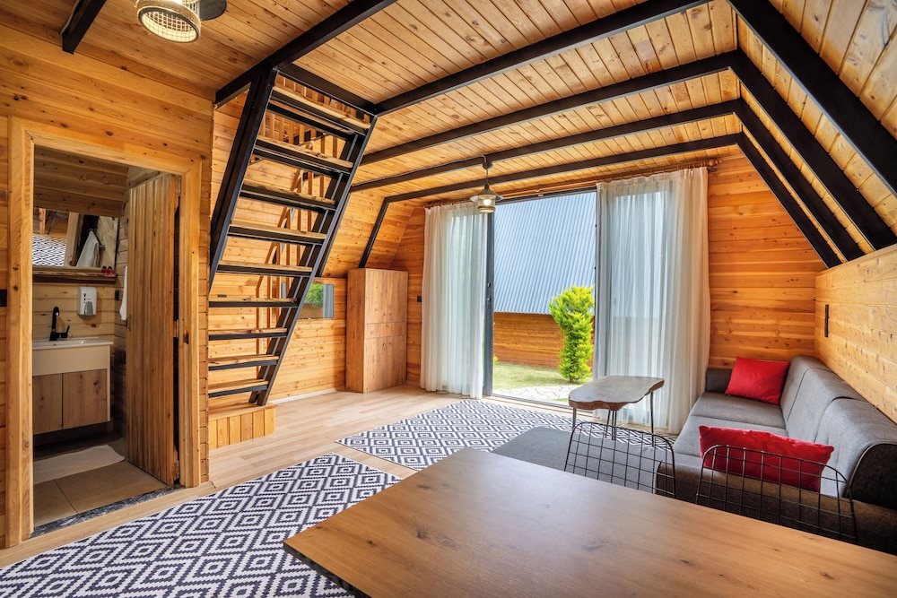 Deluxe Bungalow - Photo 25
