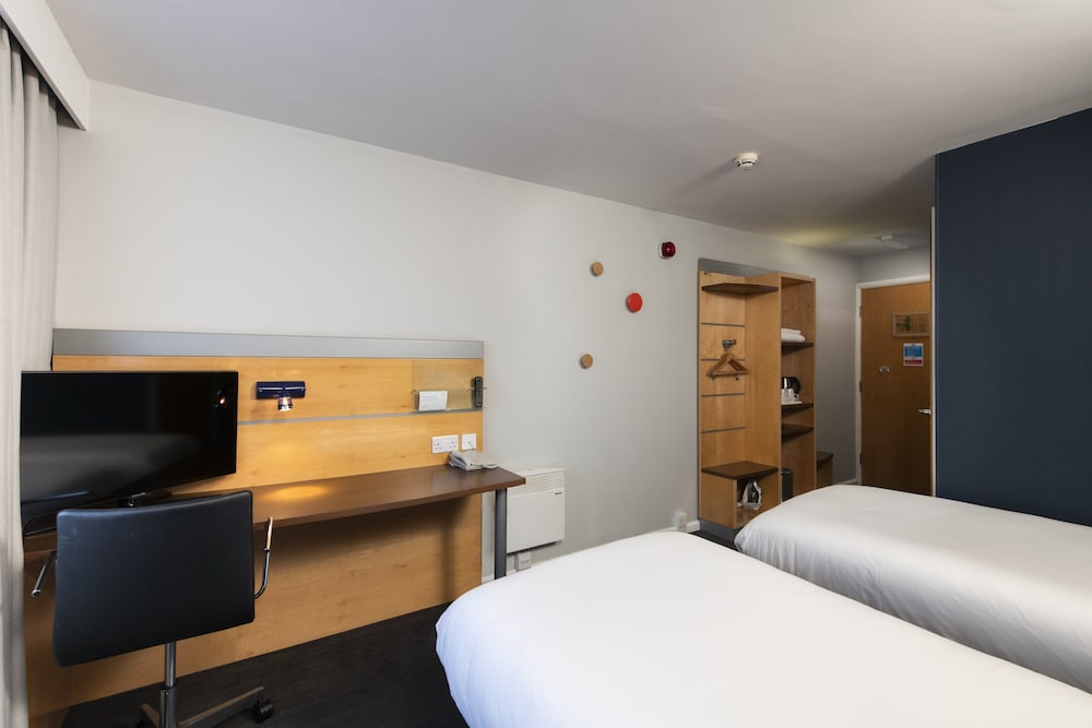 Standard Room, 2 Twin Beds, Accessible (with Free Hot Breakfast) - Photo 2