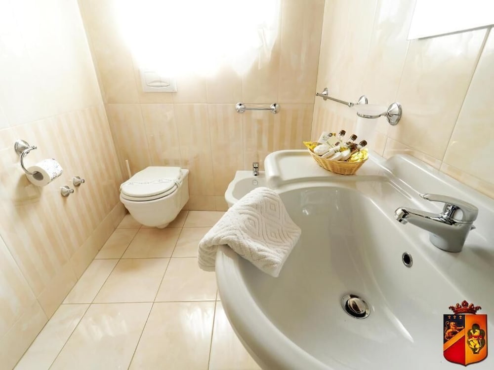 Standard Double or Twin Room photo 2