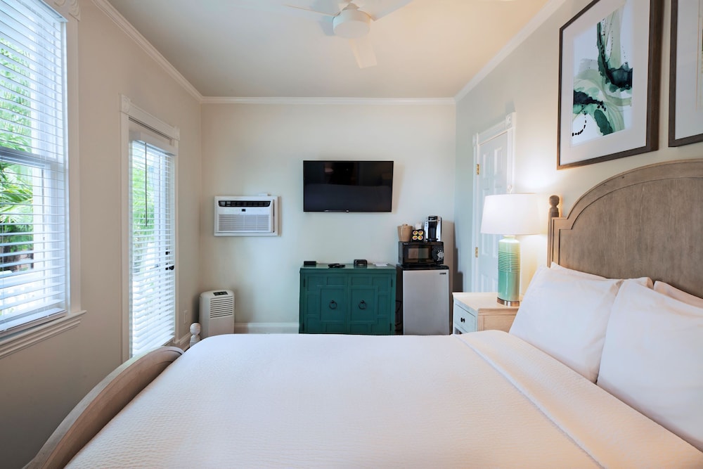 Deluxe Queen - Newly Remodeled photo 2
