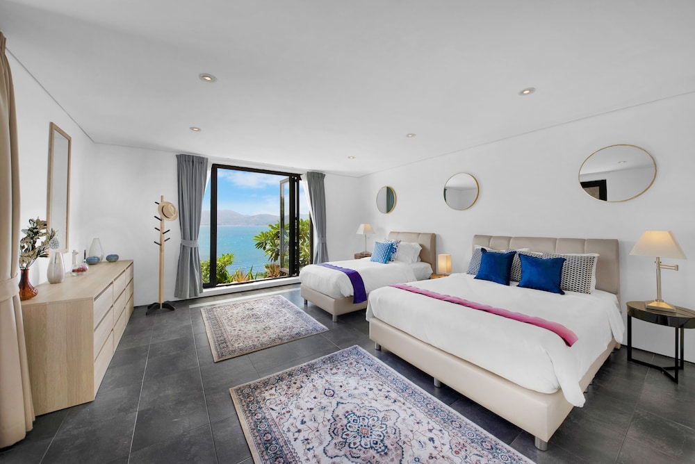 Luxury Villa photo 2
