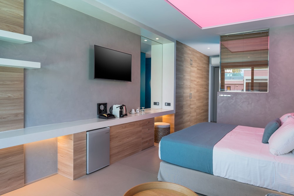 Deluxe Double Room - Photo 8