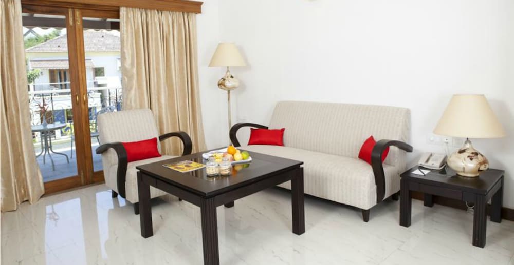 Executive Suite with Balcony and Partial Garden View photo 2