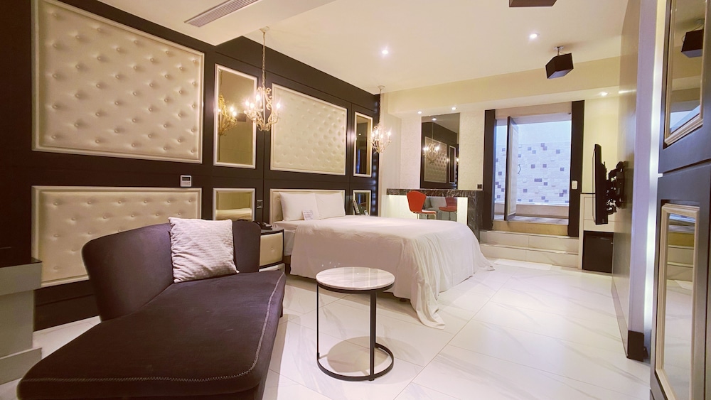Deluxe Suite photo 3