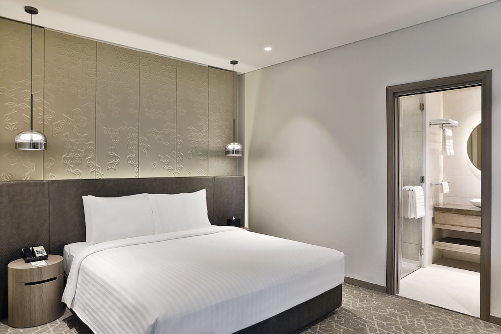 Superior Room, 1 King Bed photo 3