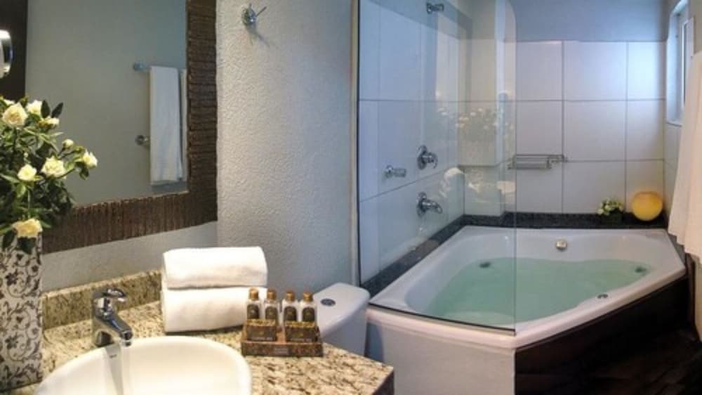 Suite, Jetted Tub photo 3