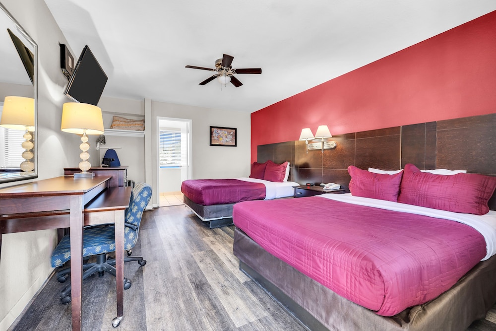 Standard Room, 2 Queen Beds - Photo 2