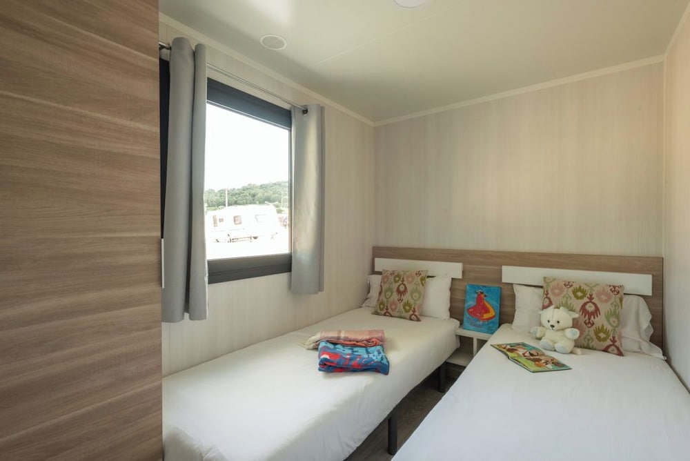 Family Mobile Home photo 2