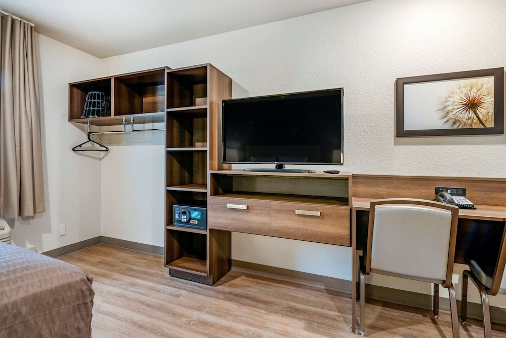Deluxe Studio, 1 Queen Bed with Sofa bed, Non Smoking photo 2