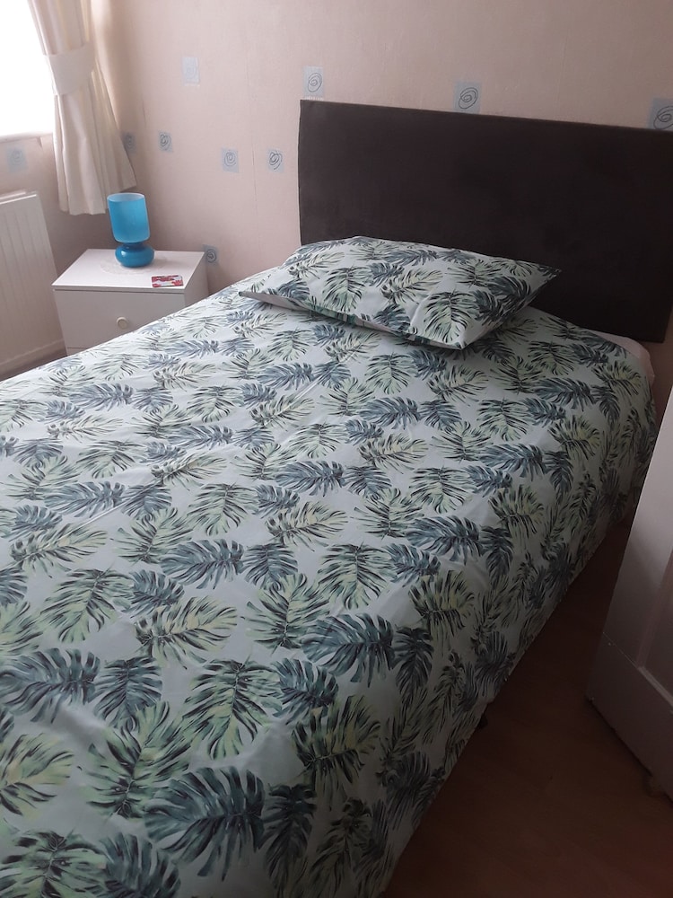 Budget Single Room photo 3