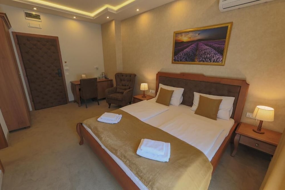 Deluxe Room, Balcony (012)