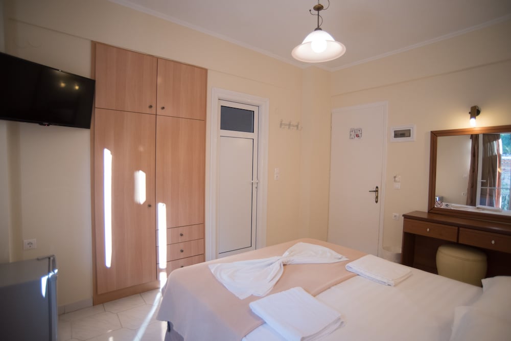 Standard Double or Twin Room, Mountain View photo 2
