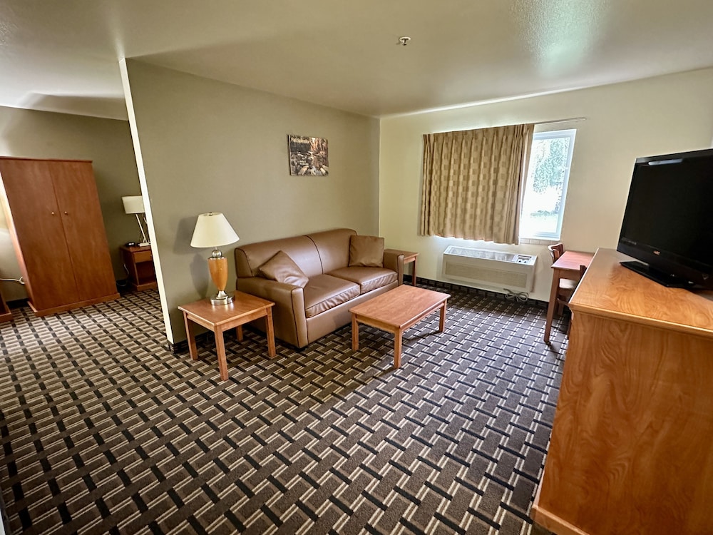 Junior Suite, Non Smoking (2 Queen and 1 Sofa Bed) photo 1