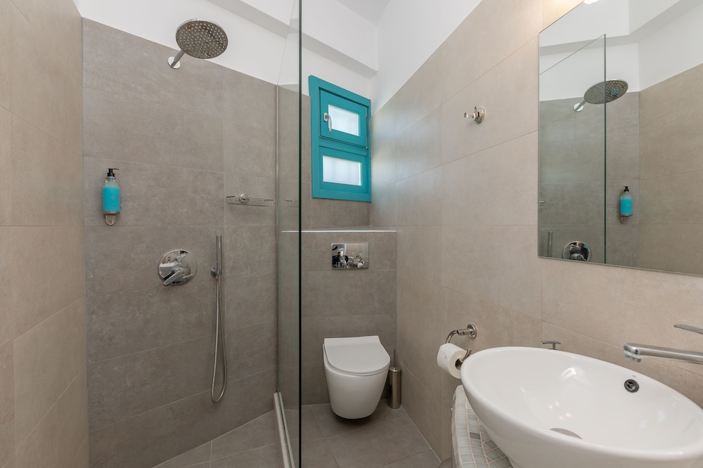 Deluxe Room, Balcony - Photo 22