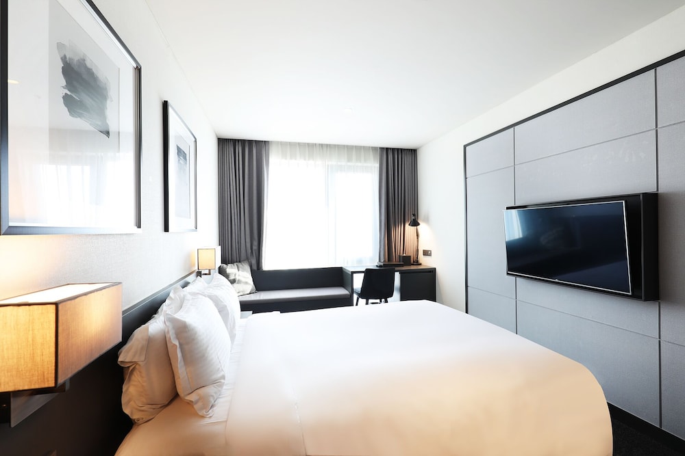 Premier Double (Complimentary Pool Access for 2) - Photo 7