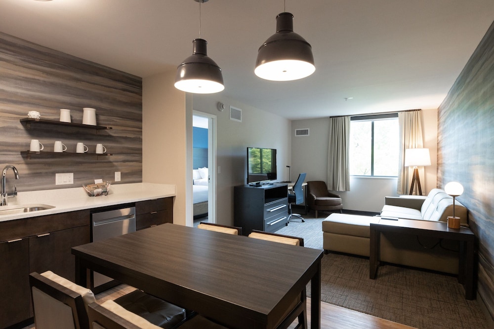 Suite, 1 Bedroom - Photo 1