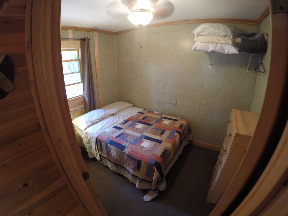 Cabin, 3 Bedrooms, Lake View (Ashwood) photo 1
