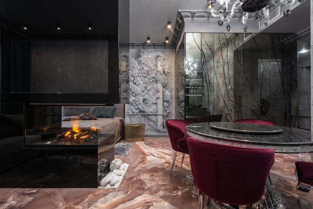 Suite (Mcqueen)
