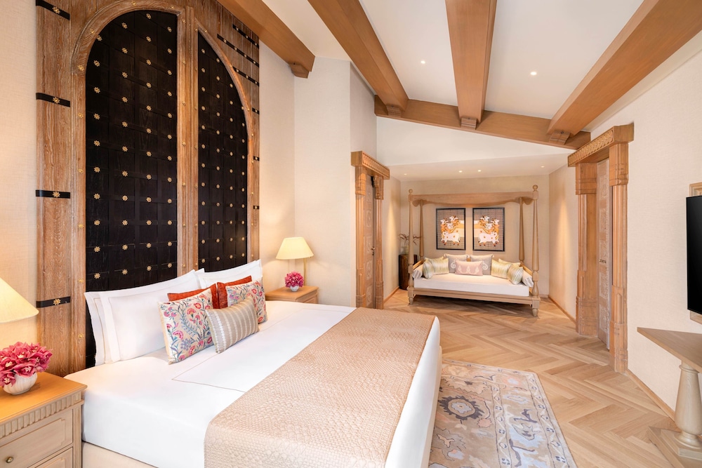 Luxury Villa (Pool & Garden) - Photo 2