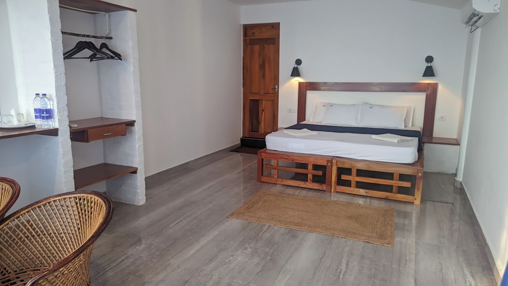 Deluxe Room - Photo 5