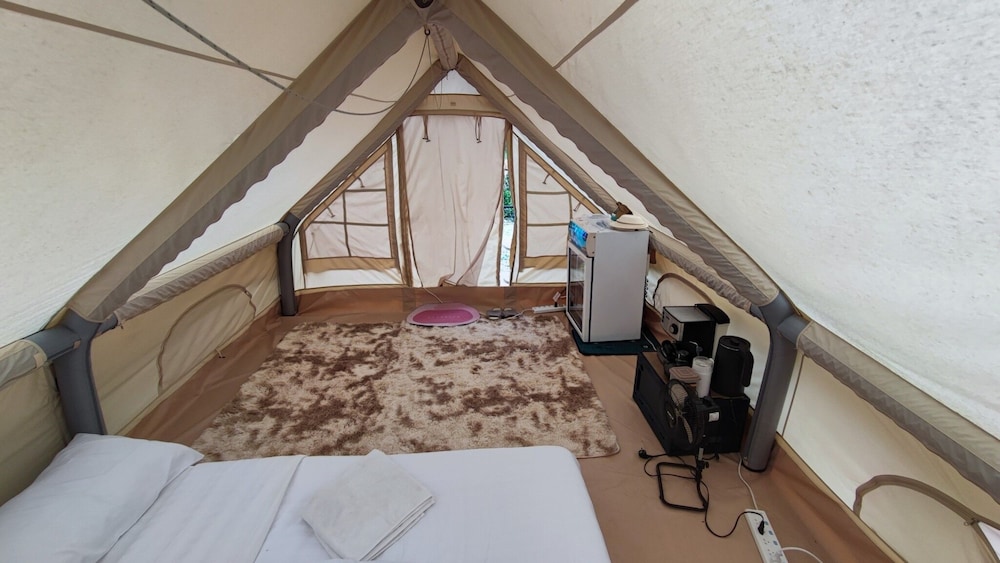 Family Tent, 1 Queen Bed, Mountain View, Mountainside photo 2