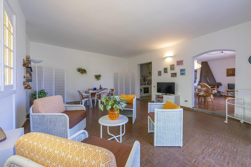 Villa photo 1